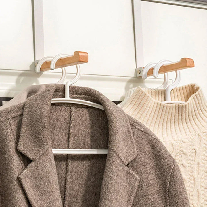 "Eleganta hopfällbara träkrokar för dörrar, multifunktionella, svart och vit design, maximerar utrymme i hemmet."