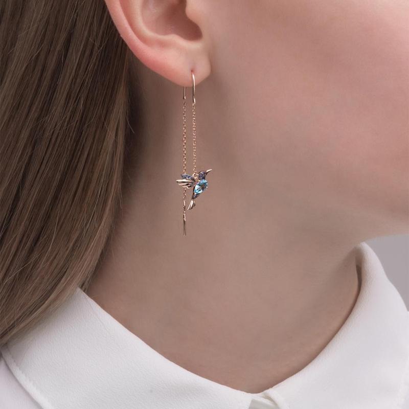 "Eleganta kolibriörhängen med blå zirkon, symbolisk design för kvinnor, lättviktiga och glänsande accessoarer."