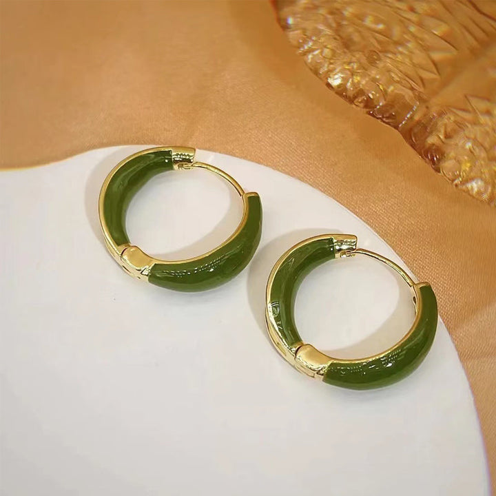 "Eleganta kopparringörhängen med oljedropp. Glittrande, hållbara och stilfulla. Perfekt för att komplettera din look."
