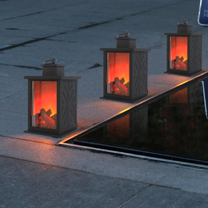 "Eleganta LED-flamlampa i metall med realistisk flammeffekt, skapar en varm atmosfär i hemmet, batteridriven och säker."