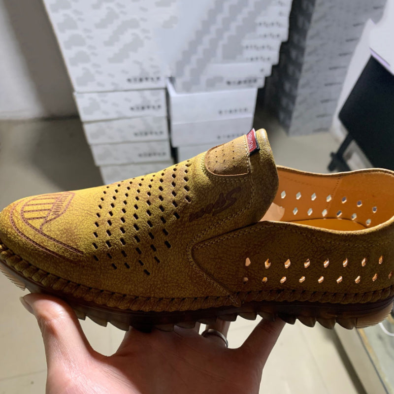 "Eleganta mäns skinnsandaler med mjuk sula, i somrig design med andningsbart foder, perfekta för varma dagar."