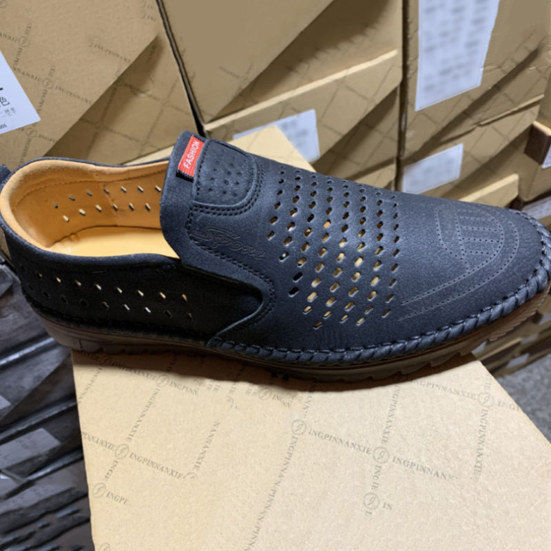 "Eleganta mäns skinnsandaler med mjuk sula, i somrig design med andningsbart foder, perfekta för varma dagar."