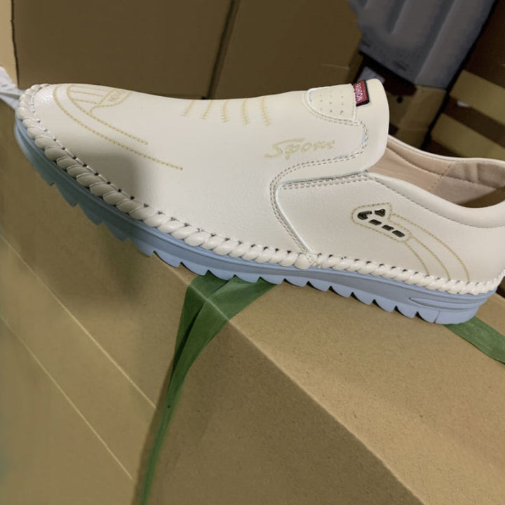 "Eleganta mäns skinnsandaler med mjuk sula, i somrig design med andningsbart foder, perfekta för varma dagar."