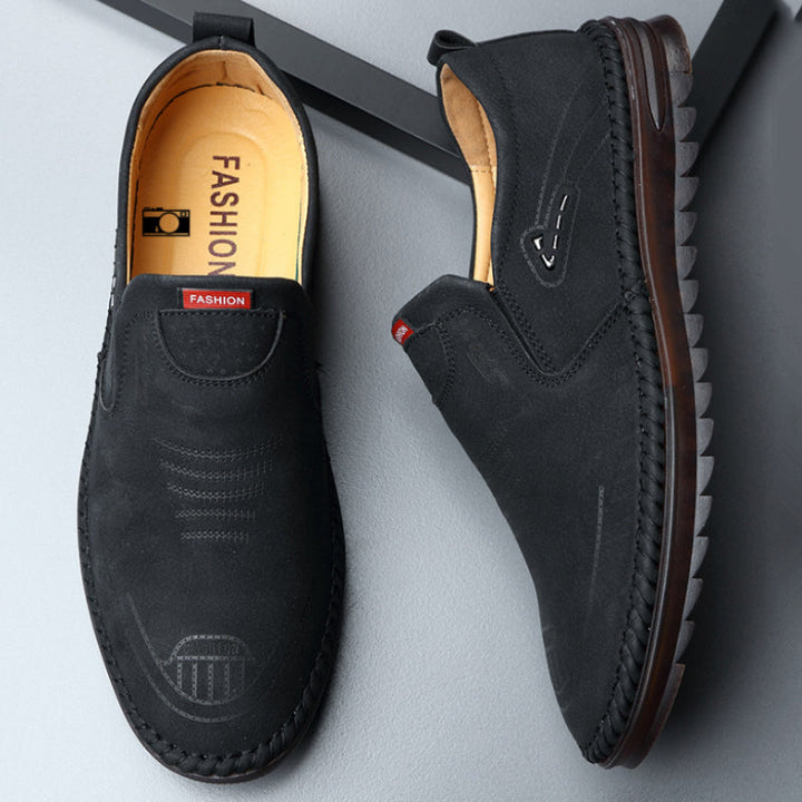 "Eleganta mäns skinnsandaler med mjuk sula, i somrig design med andningsbart foder, perfekta för varma dagar."