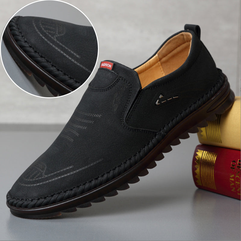 "Eleganta mäns skinnsandaler med mjuk sula, i somrig design med andningsbart foder, perfekta för varma dagar."