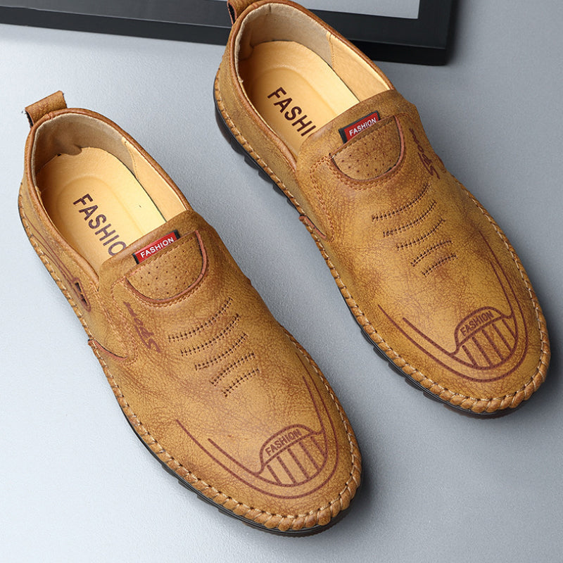 "Eleganta mäns skinnsandaler med mjuk sula, i somrig design med andningsbart foder, perfekta för varma dagar."