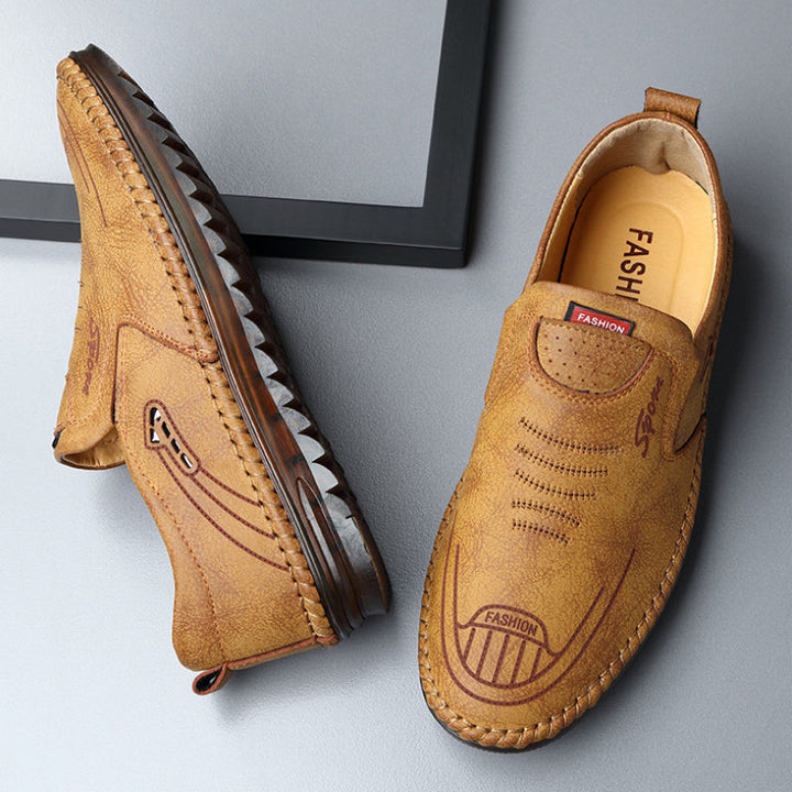 "Eleganta mäns skinnsandaler med mjuk sula, i somrig design med andningsbart foder, perfekta för varma dagar."