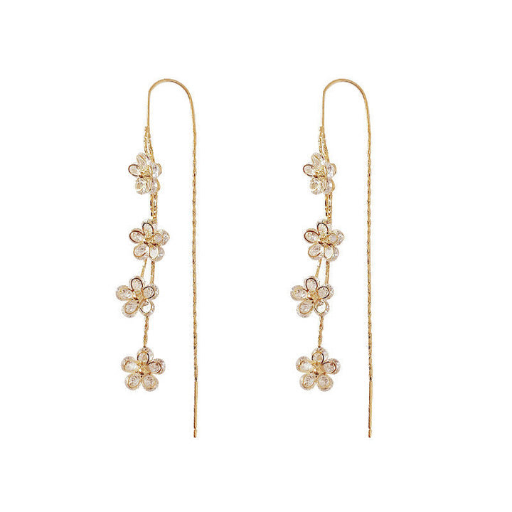 "Eleganta örhängen med zirkonplommonblomma, silverfärg, lyxig design, perfekta för kvinnor som älskar stilfulla accessoarer."