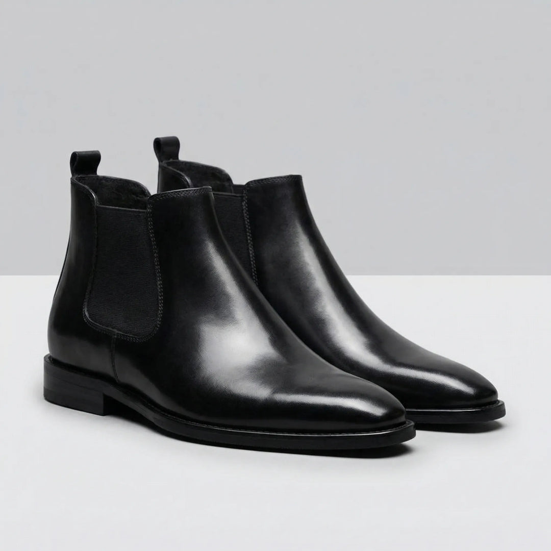 Stilrena bruna Chelsea boots för män, ankelhöga och lätta att ta på, perfekta för en elegant look.