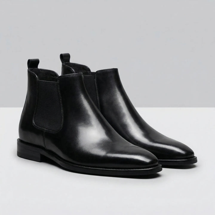Stilrena bruna Chelsea boots för män, ankelhöga och lätta att ta på, perfekta för en elegant look.