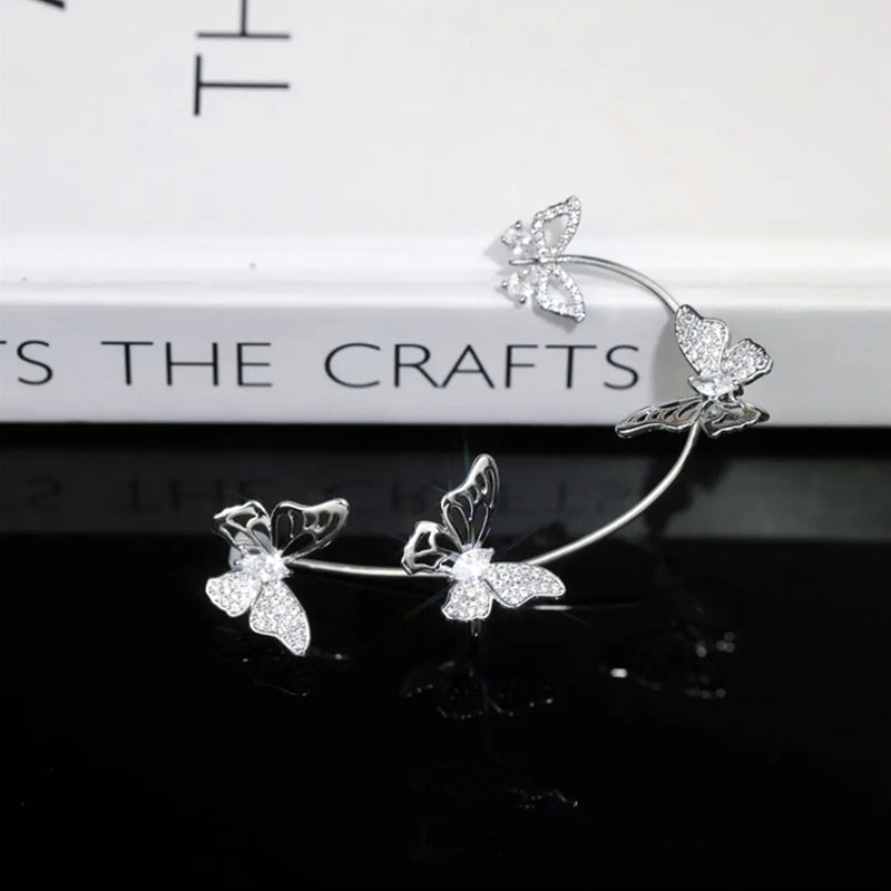 "Eleganta zirkon fjäril örhängen för damer utan piercing, silverfärgade med koppar och gnistrande zirkoner."