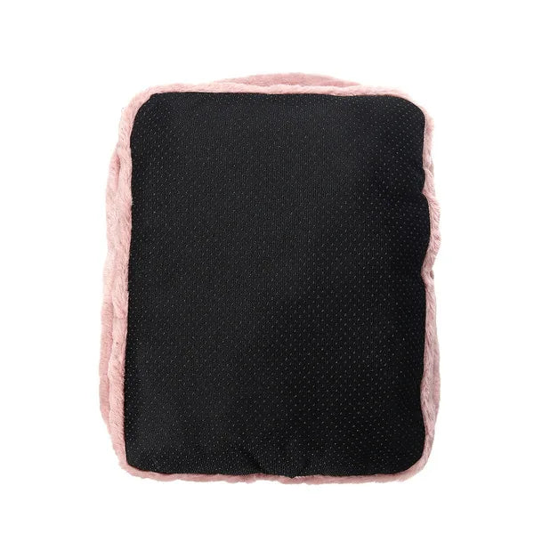 USB-fotvärmare i mjuk fleece, utmärkt för att bekämpa kalla fötter vid datorn eller under myskvällen.
