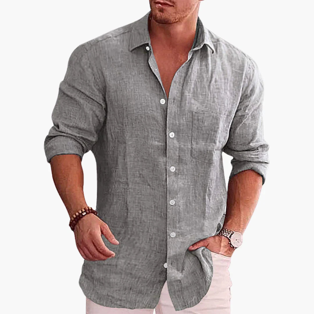 Stilren knappskjorta för män med modern passform, perfekt för en elegant och avslappnad sommarlook.