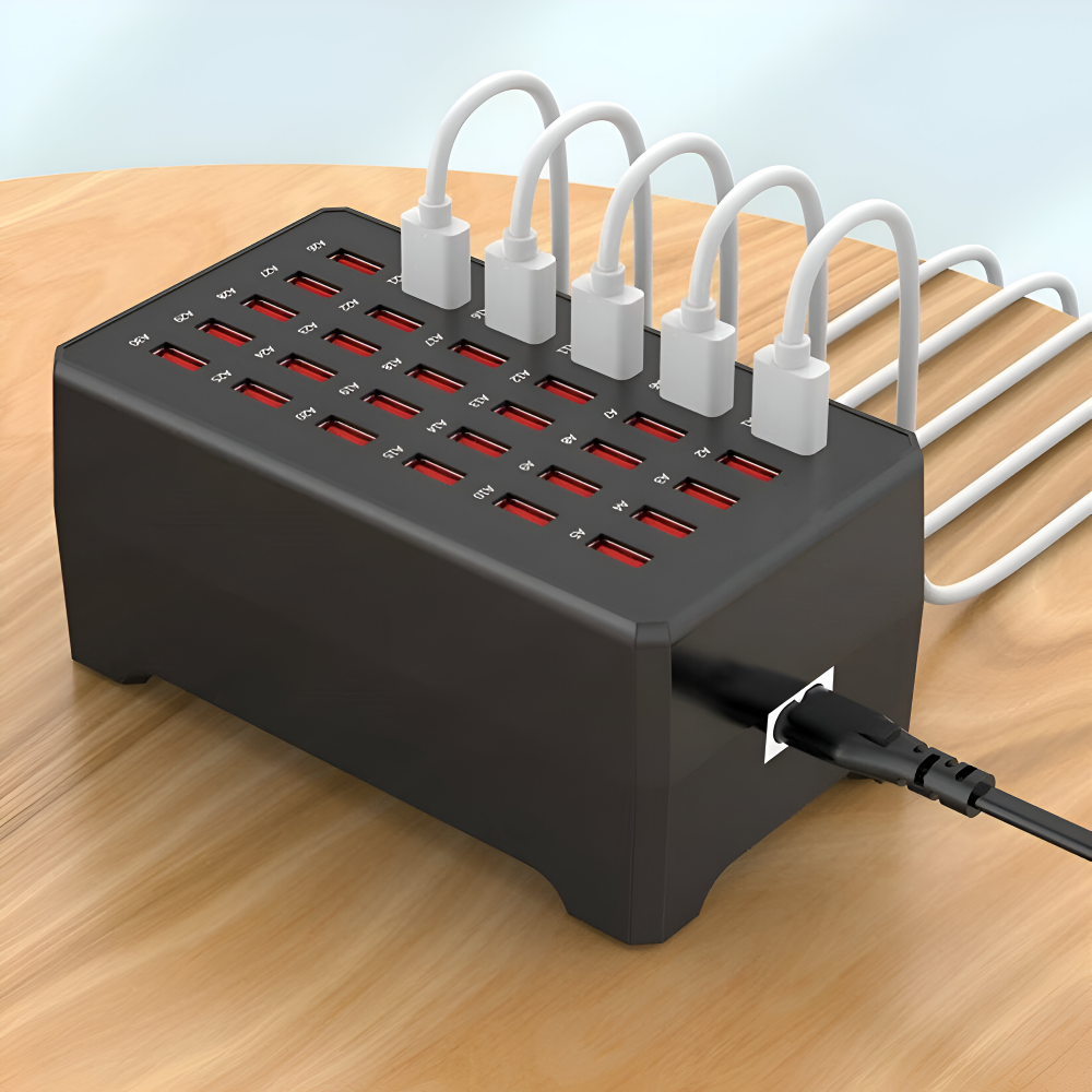 Snygg multi-USB-laddare placerad på ett skrivbord, perfekt för att ladda alla din elektronik.