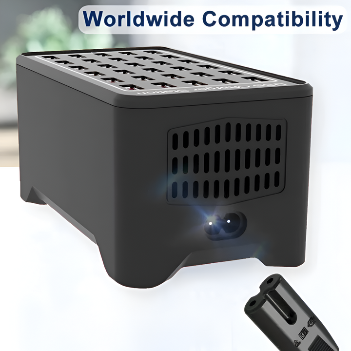 Kompakt reseladdare med multi-port USB-funktion, idealisk för att ladda enheter på språng.