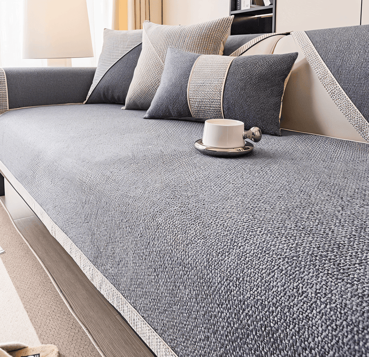 Bekvämt sofföverdrag i mjuk polyester som ger din soffa nytt liv. Halkfritt möbelskydd för vardagsrummet.