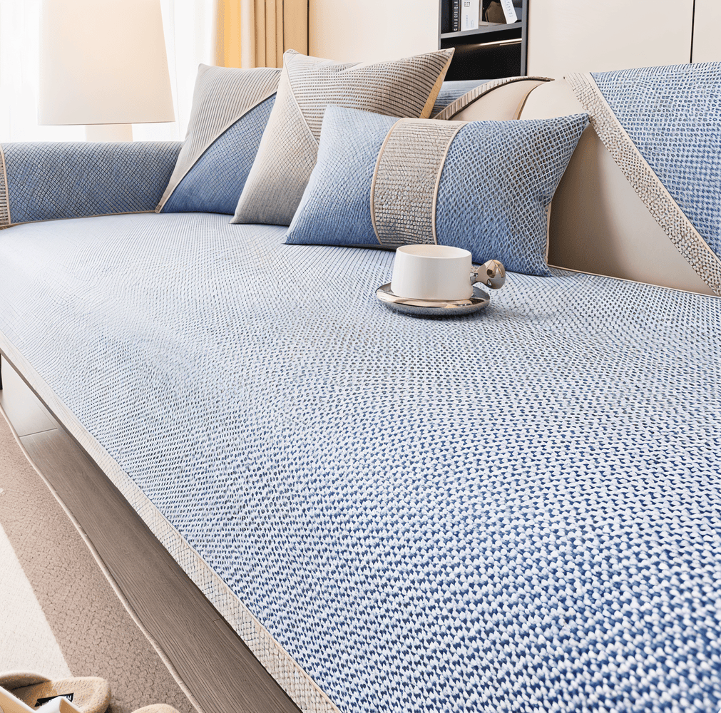Tvättbart sofföverdrag i polyester. Enkelt att hålla rent och fräscht, med pålitlig halkfri funktion.