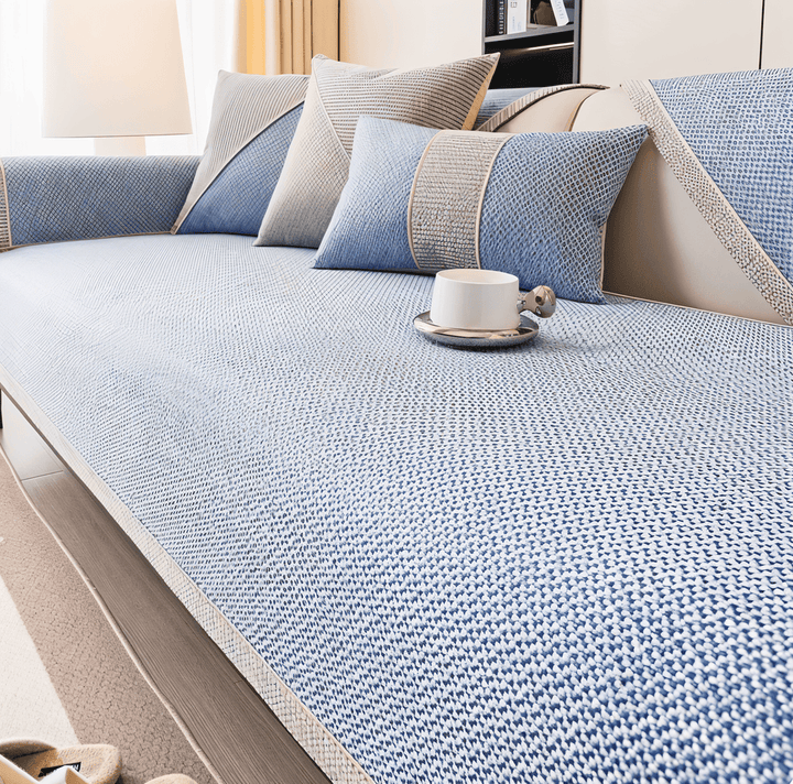 Tvättbart sofföverdrag i polyester. Enkelt att hålla rent och fräscht, med pålitlig halkfri funktion.