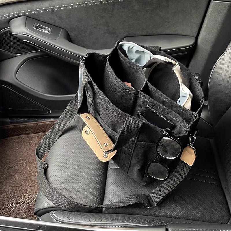 "Enfärgad dam tygkasse i robust canvas, med breda handtag och stor kapacitet. Perfekt som chic och hållbar väska."