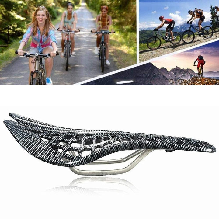 "Ergonomisk cykelsadel med fjädring i svart, med ventilerad och aerodynamisk design för optimal komfort och prestanda."
