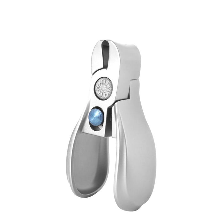 Ergonomisk nagelklippare i rostfritt stål med bred öppning och böjda blad, perfekt för tjocka naglar och säker klippning.