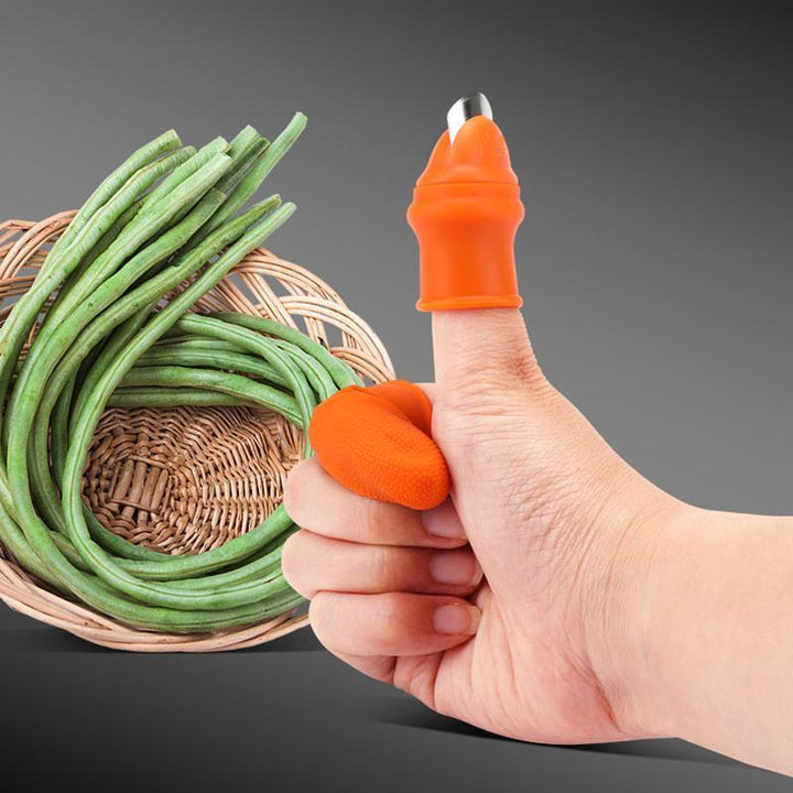 "Ergonomisk orange fingerkniv med rostfritt stålblad för effektiv grönsaksskörd i trädgården."