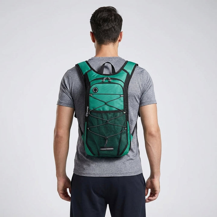 Närbild på Pathcore outdoor dagryggsäckens slitstarka material. Robust ergonomisk ryggsäck för äventyr.