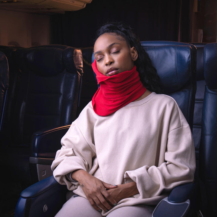 Memory foam resekudde, ergonomisk design ger optimalt nackstöd. Essentiell för bekväma flyg- och bilresor.