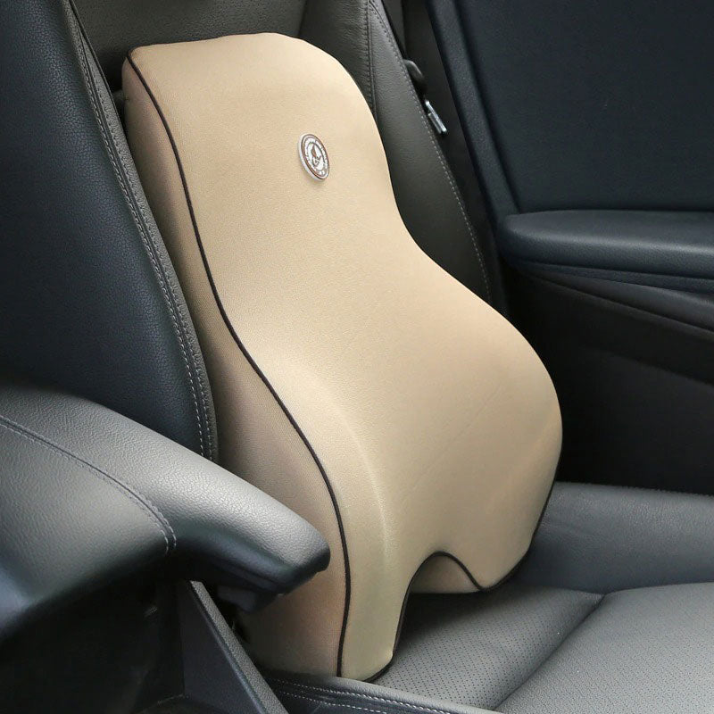 Grå bilkudde med ergonomiskt ryggstöd. Lindrar ryggsmärta under bilresor & ger extra komfort.