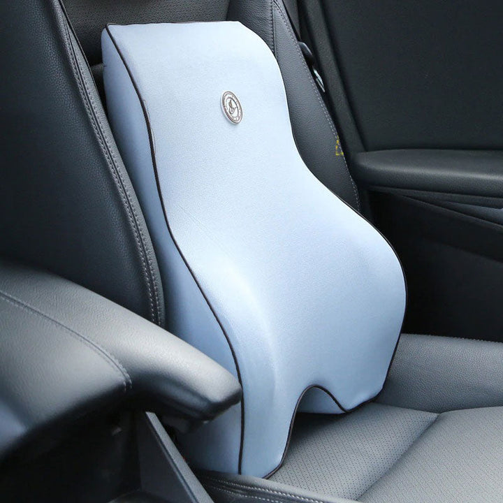 Svart sittkudde med ergonomisk design & minnesskum. Ger smärtlindring för ländrygg vid bilkörning och arbete.