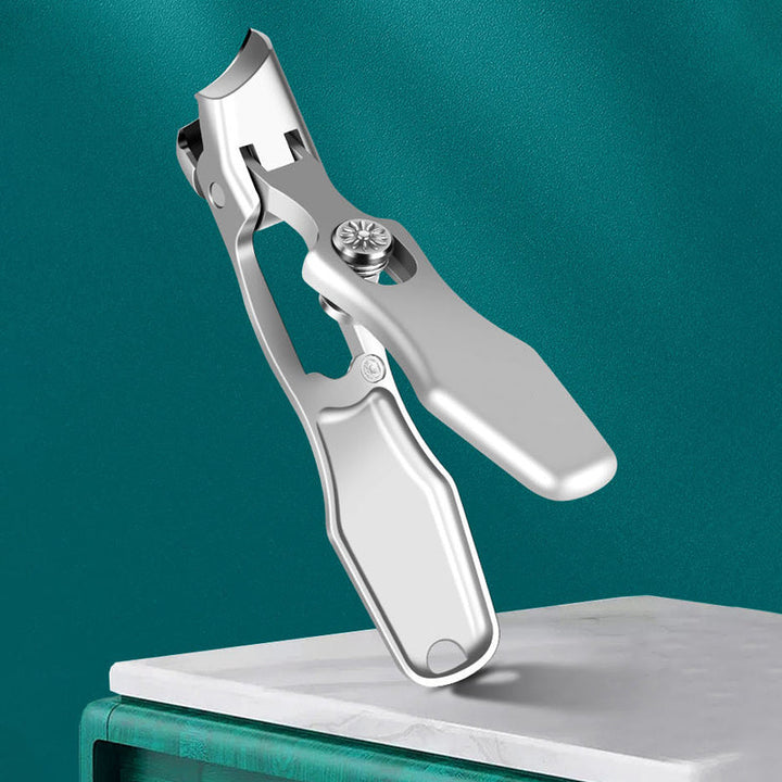 "Ergonomisk silver sned nagelklippare i rostfritt stål, stilrent och skarpt verktyg för perfekt nagelvård."