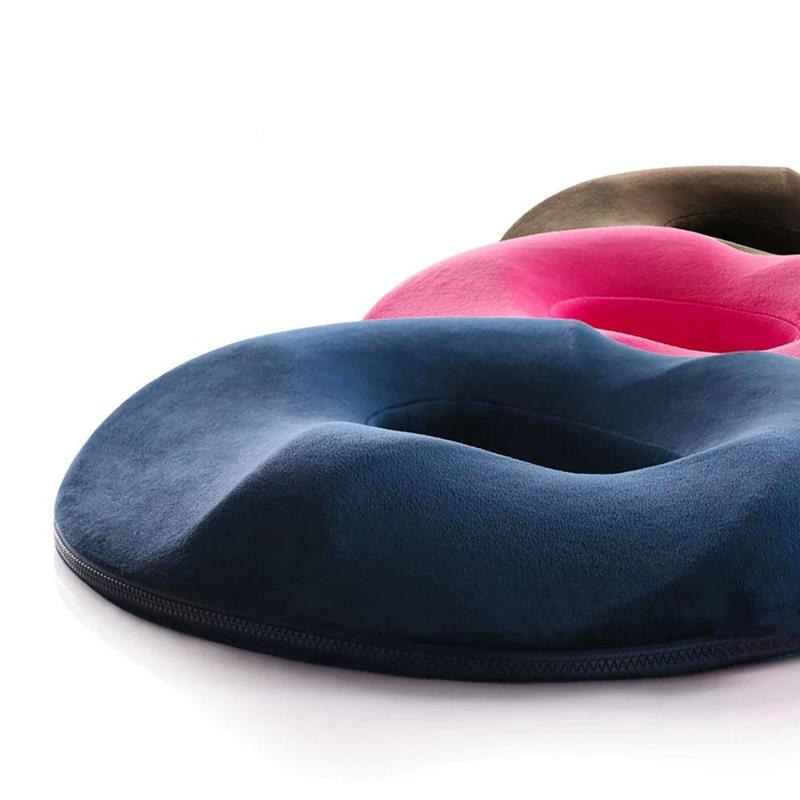 Ergonomisk sittkudde i minnesskum för smärtlindring och bättre hållning. Perfekt för kontor och bil.