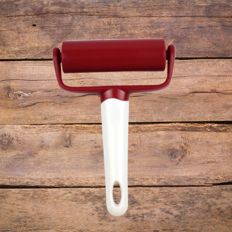 "Ergonomisk tårtglasyr-finisher i vitt, designad för jämna ytor. Perfekt för dekorering av bakverk i hemmakök."