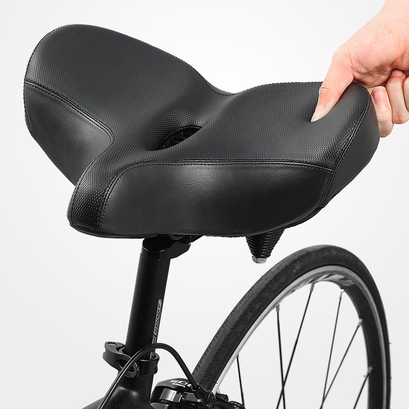 Ergonomisk unisex cykelsadel. Bred sadel för maximal komfort och stötdämpning.