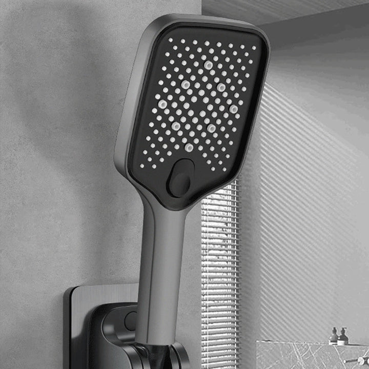 Ergonomiskt duschhuvud med flera spraylägen och bekvämt grepp, i grå-silver-svart färg, för en lyxig duschupplevelse.