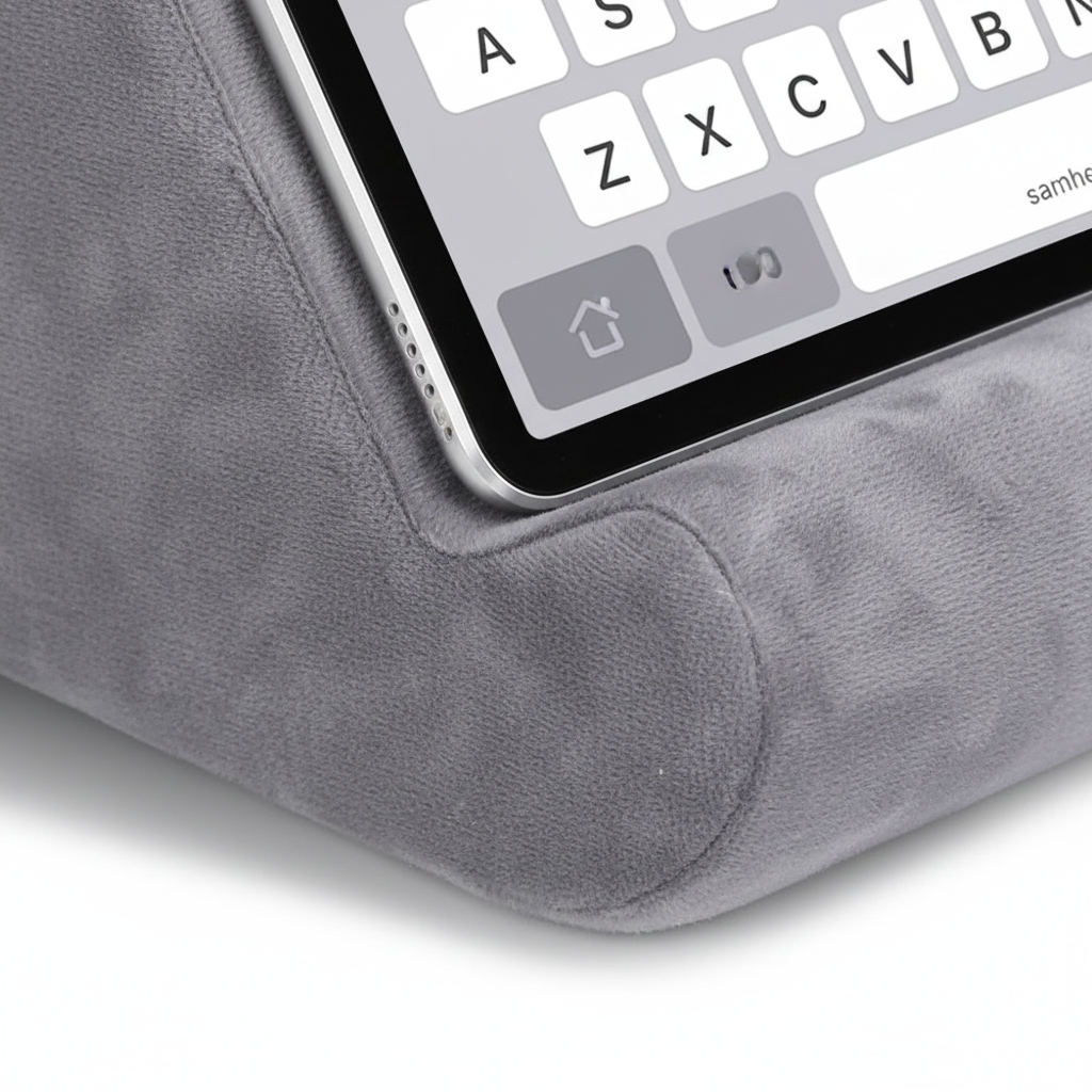 Bekvämt kuddfäste för surfplatta och e-läsare. Ergonomisk hållare perfekt för avkopplad läsning i sängen eller soffan.