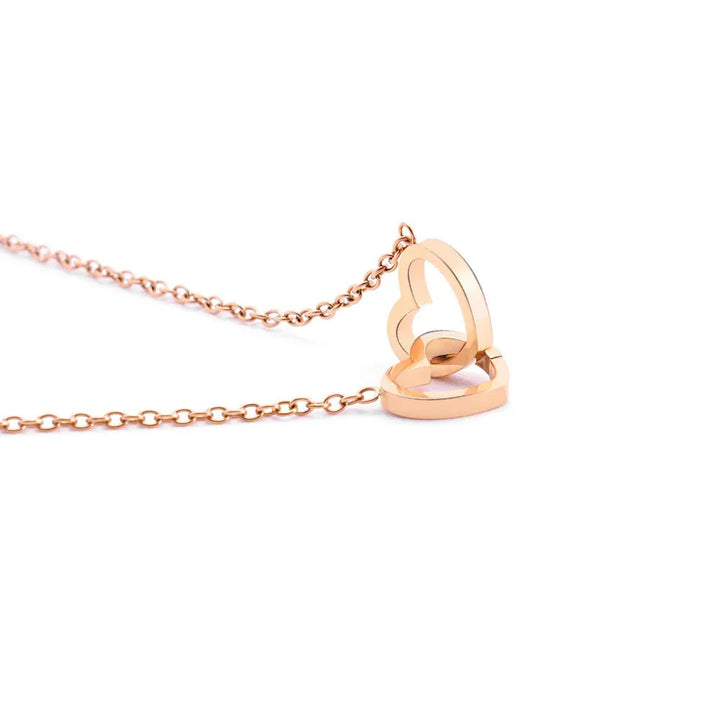 Evig ros gåvoset med personligt halsband i gult guld. Romantisk jubileumsgåva.