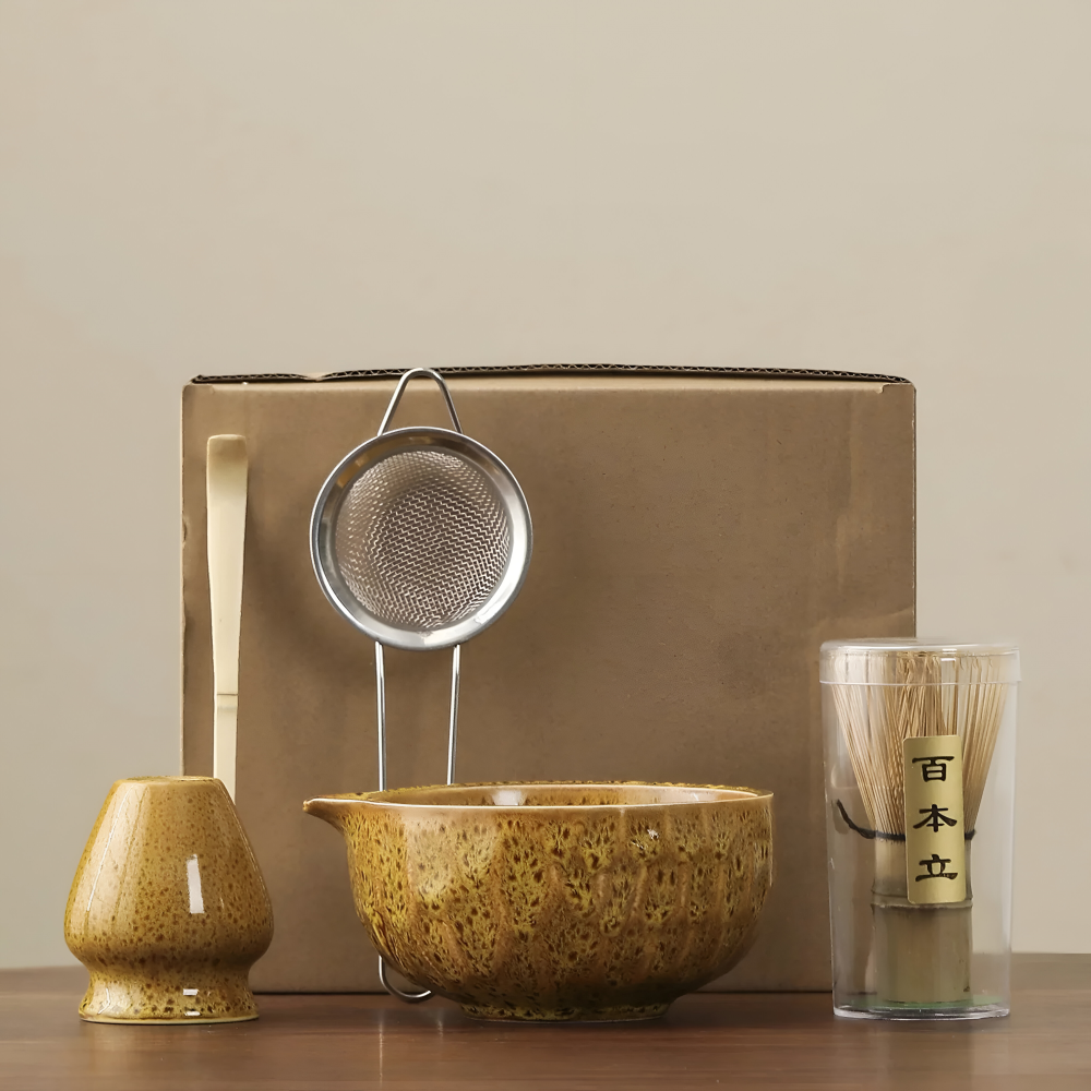 Vackert japanskt matcha teset i 5 delar, med minimalistisk estetik och funktionell design för köket.
