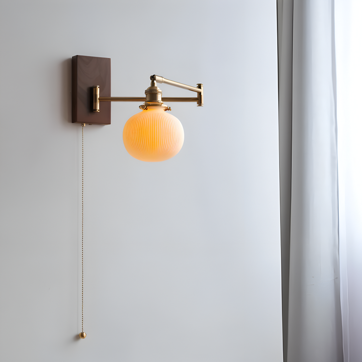 EzyGlow vägglampa, elegant justerbar LED belysning. Modern nordisk stil för heminredning, vardagsrum.
