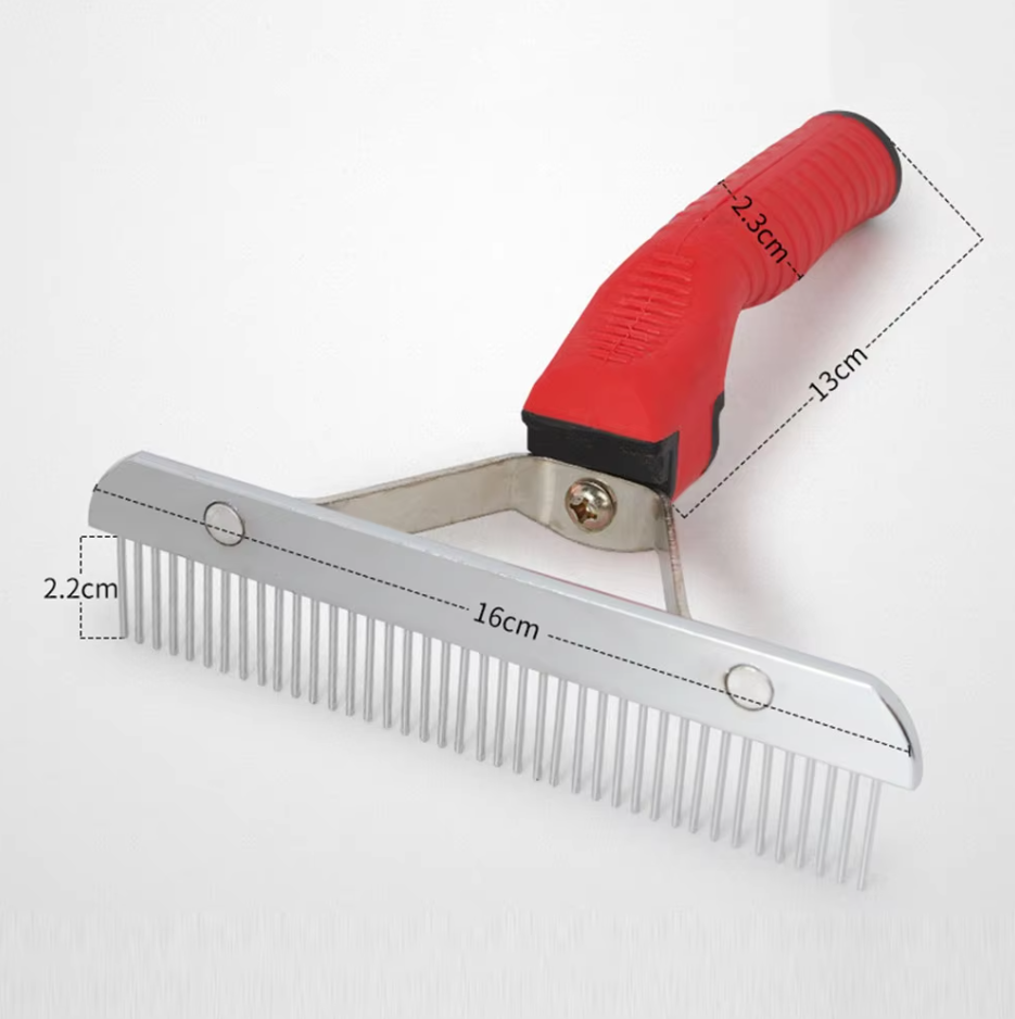 Robust fällvårdskam med ergonomiskt handtag för stora hundar. Perfekt underullskam för tjock päls.