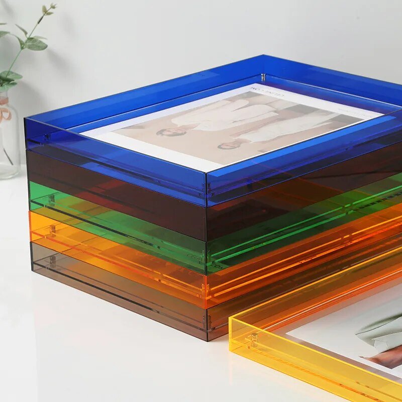 Stilren färgglad akrylram. Mångsidig vägg- eller bordsdekoration för sovrum och barnrum.
