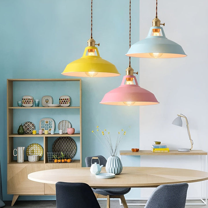 Modern industriell taklampa med LED, livfull färgbelysning för alla rum.