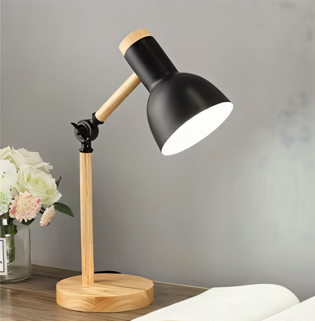 Färgglad macaron bordslampa, LED och trä. Modern inredningsdetalj och arbetslampa.