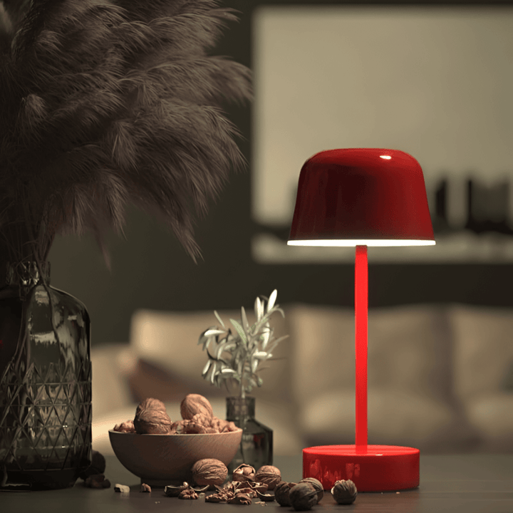 Mobil LED-bordslampa, trådlös med USB-laddning. Modern, färgglad retrodesign för heminredning.