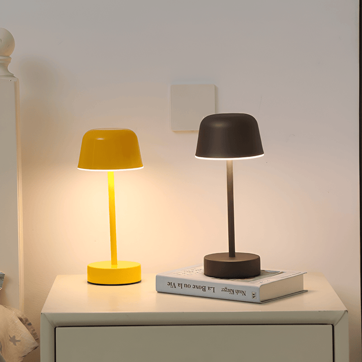 Designlampa: Färgglad retro LED-bordslampa. Trådlös, dimbar för stämningsfull heminredning.