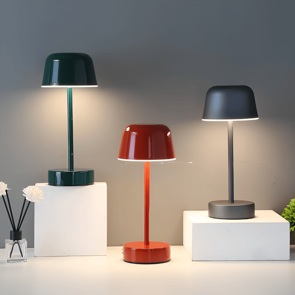 Trådlös dimbar LED-bordslampa i livfull retrodesign. Perfekt som sänglampa eller skrivbordslampa.