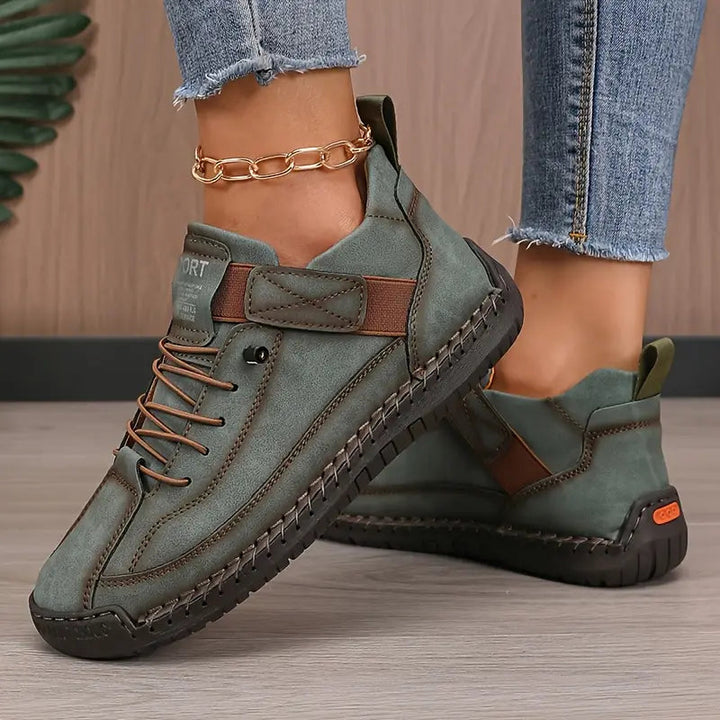 Damsneakers med detaljerad snörning och dämpad sula, redo för bekväm avslappnad användning, vårskor.