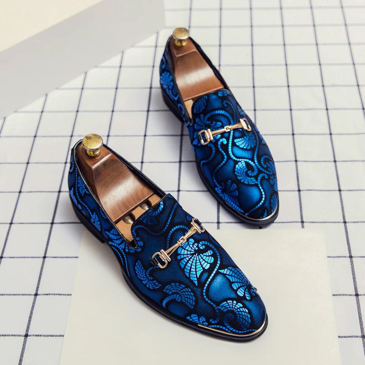 Bekväma slip-on loafers för män, färgglada med gummisula, idealiska sommarkor.