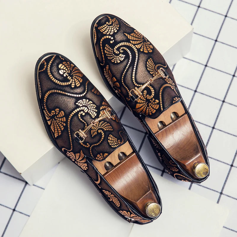 Eleganta och bekväma herr loafers i slip-on stil med ett livfullt mönster, idealiska för en ledig men sofistikerad look.