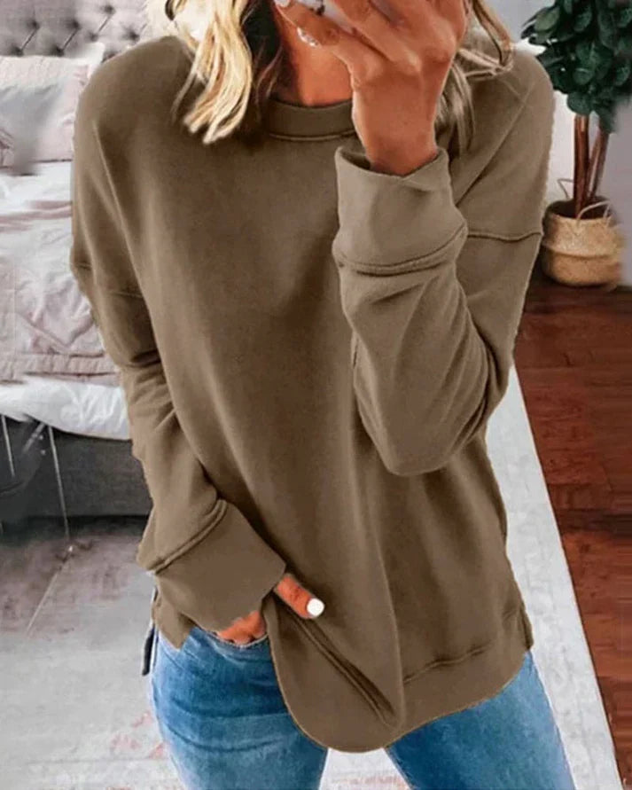 Vinterkläder: Färggrann dam tröja i fritidsstil, en avslappnad och varm dam sweatshirt.